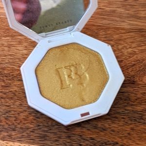 Fenty Beauty Trophy Wife Highlighter